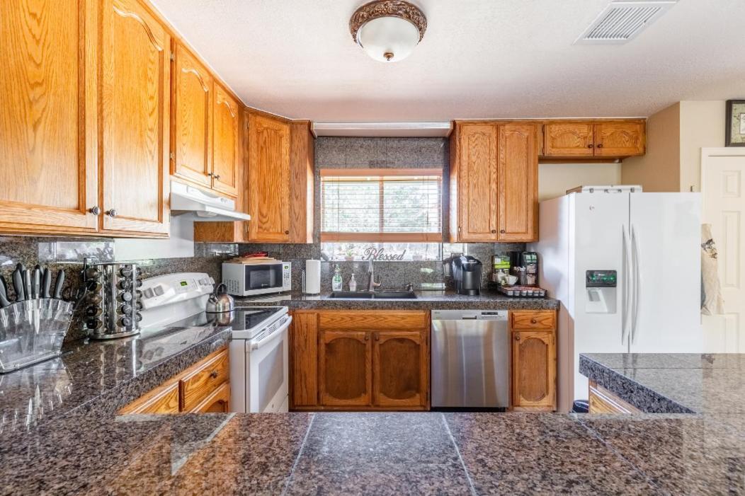 Spacious House With Hot Tub Spa, To Enjoy Red Rock View, Near Amitabha Stupa, And Trails Sedona Eksteriør billede